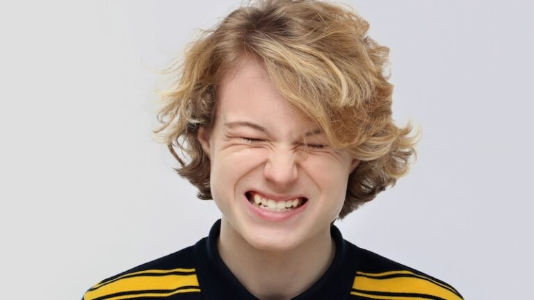 Bruxismo bambini e adolescenti